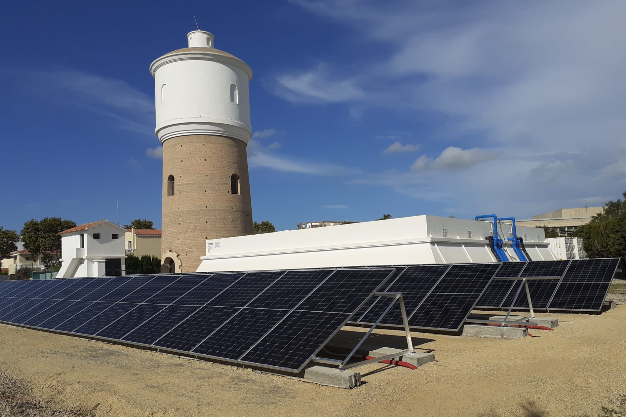 Ir a la noticia Instaladas 70 placas solares en el depósito de Malbúguer en Mahón
